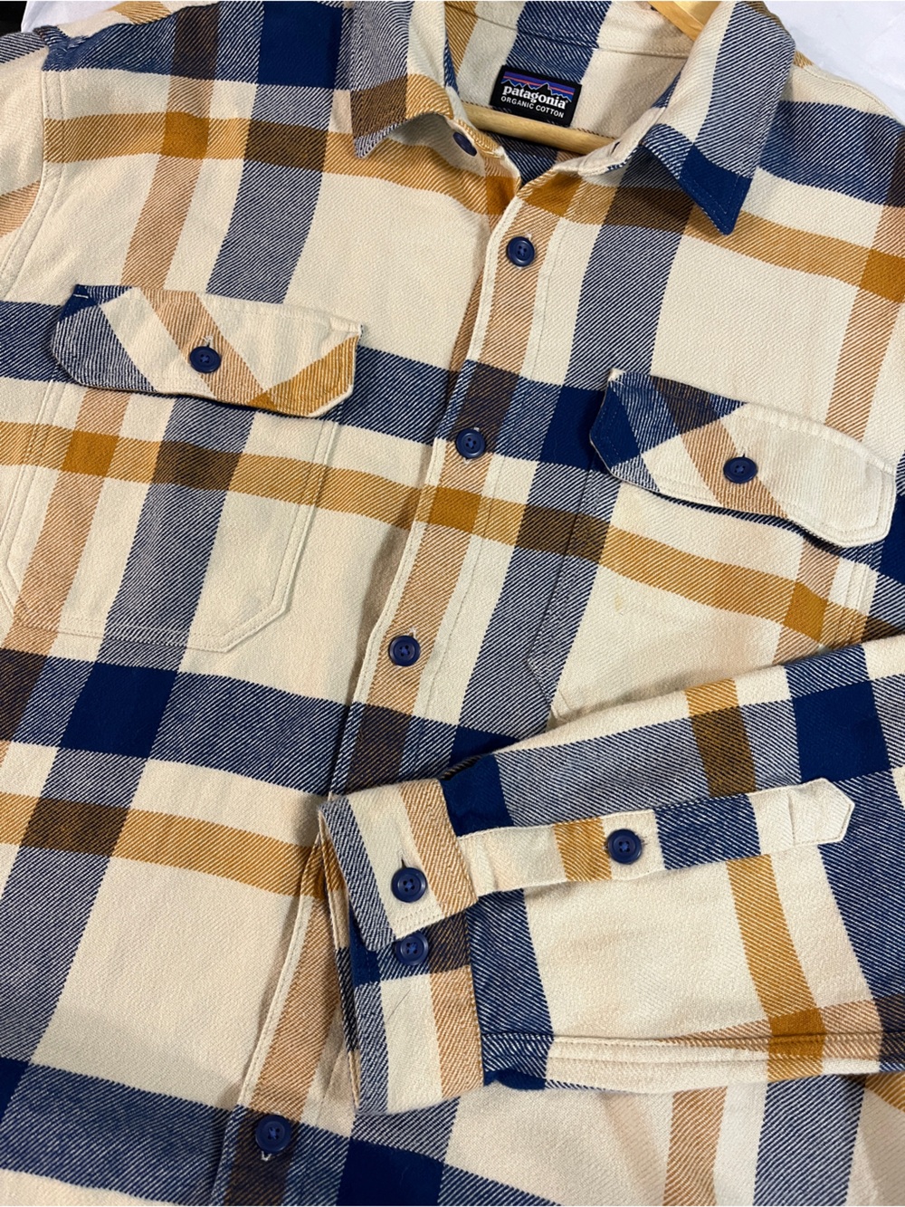 Patagonia Plaid Button-Up Shirt in Cream, Navy Large Men’s Organic Cotton SOFT
